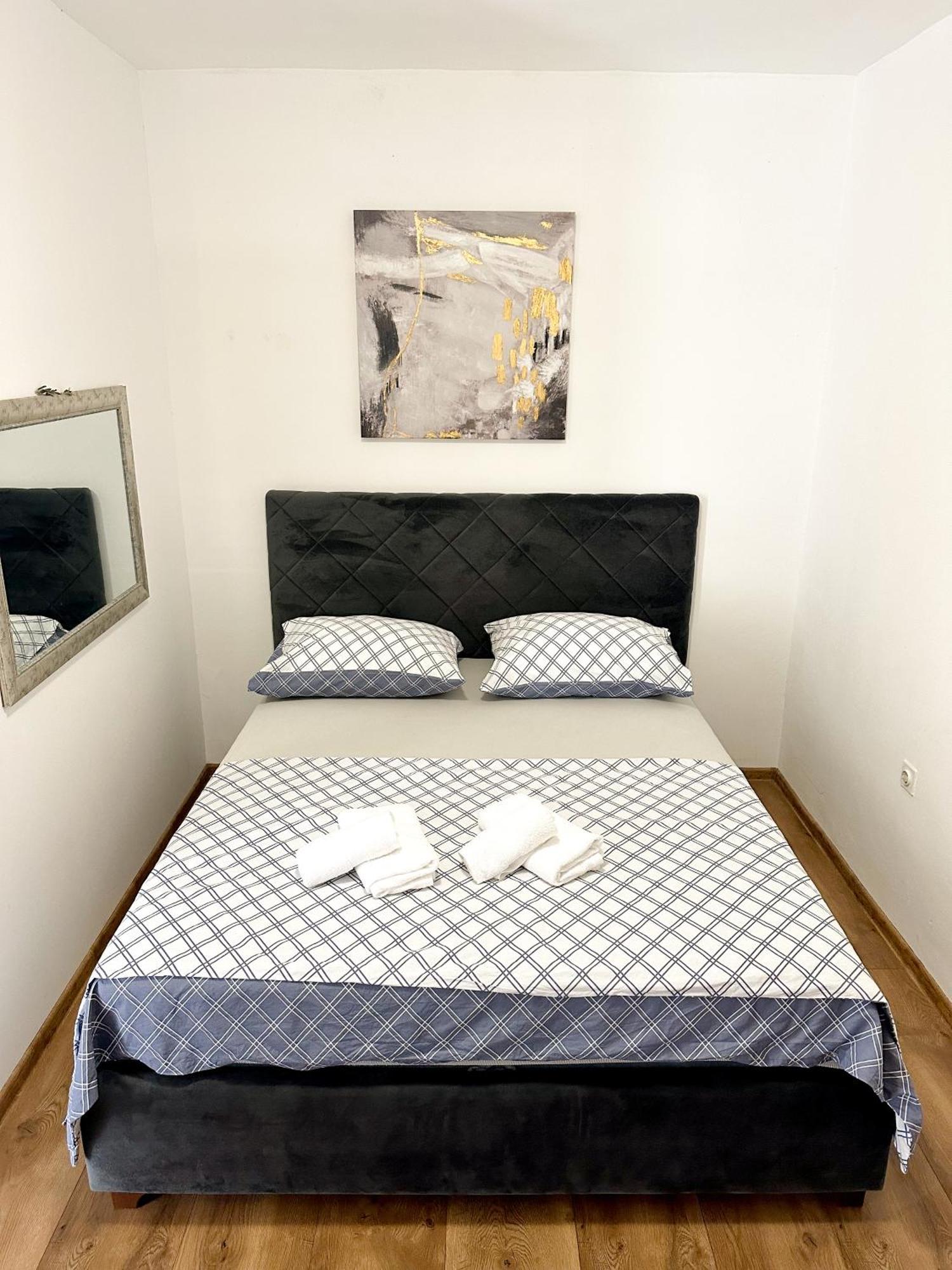 Ronia Apartment *