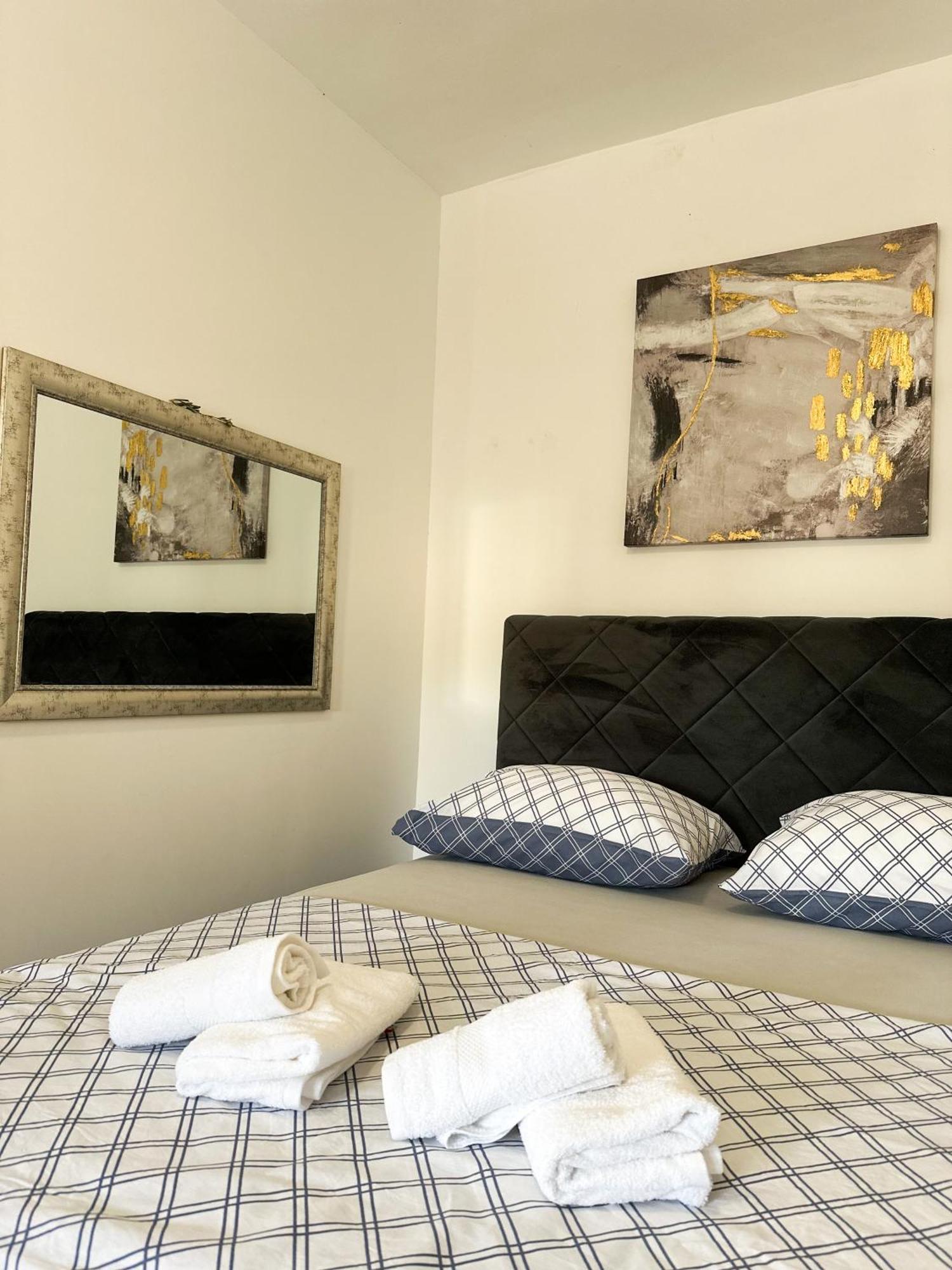 Ronia Apartment *